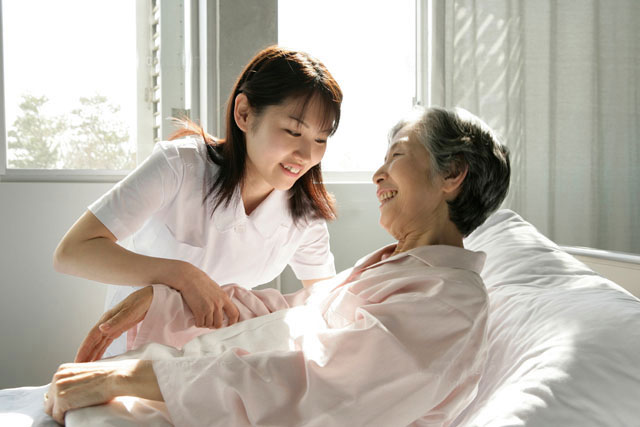 Bộ Lao động Đài Loan hoãn mở cửa cho lao động nước ngoài kỳ cựu chuyển sang làm trợ lý điều dưỡng – Xã hội yêu cầu cải thiện điều kiện làm việc trước